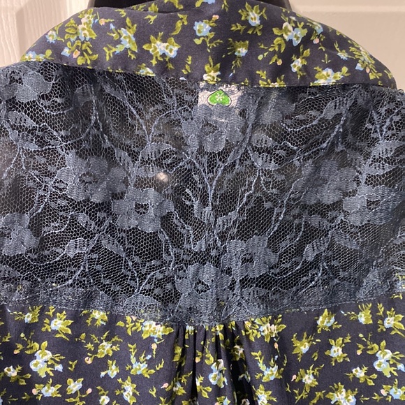 Simons twik button down blouse - Picture 3 of 6